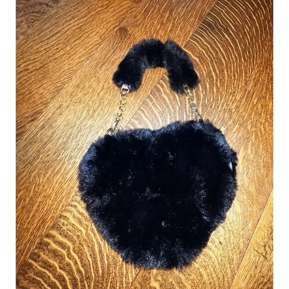 Girls‎ Black Plush Faux Fur Heart Shaped Purse Fluffy Chain Strap Handbag EUC